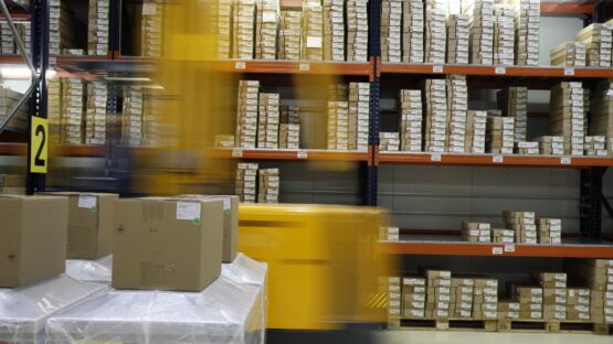 Find en pallestabler eller en rustfri reol i stål hos Handy Transportvogne A/S