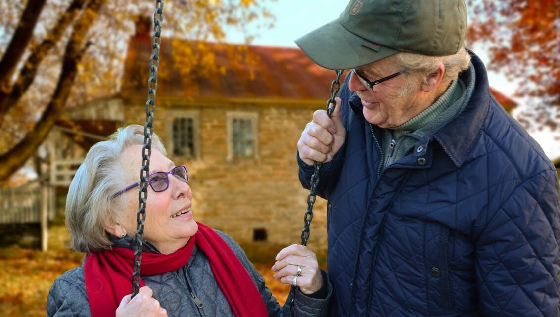 Stort udvalg af hjælpemidler til seniorer såsom krykker og rollatorer hos SeniorSalg.dk