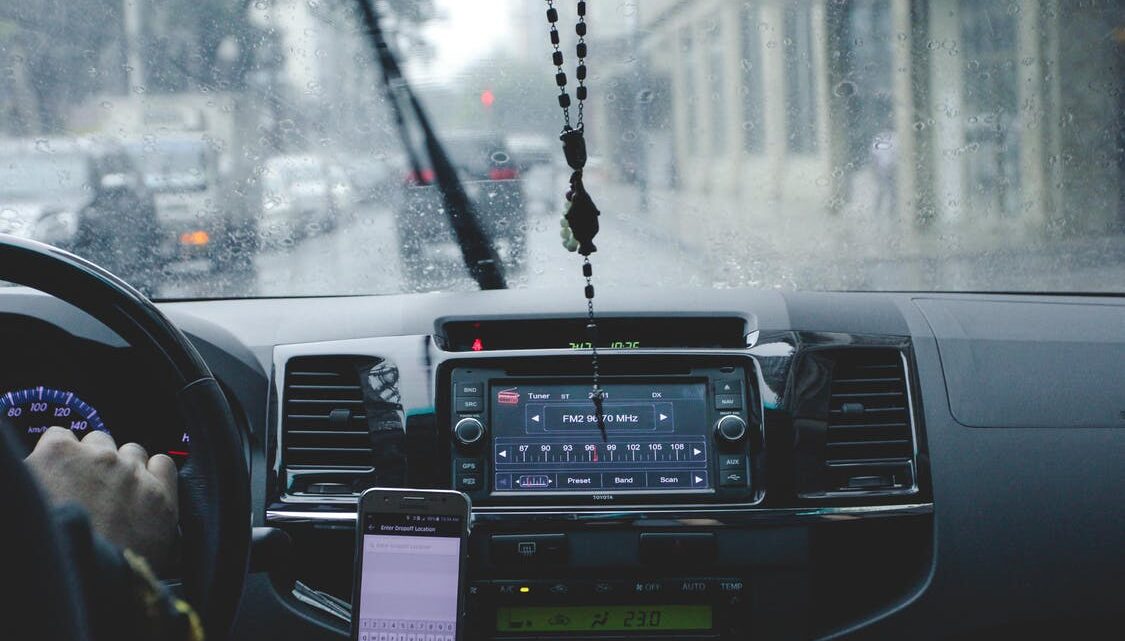 Dashcam eller navigation til bilen? – Oplev den gode service hos Carvision