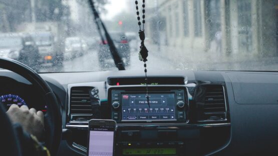 Dashcam eller navigation til bilen? – Oplev den gode service hos Carvision