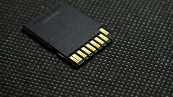 Micro SD kort og trådløse høretelefoner koster ikke meget hos Av-Cables.dk