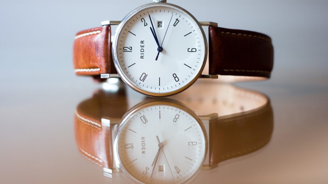 Calvin Klein-ur og Ole Lynggaard-smykker i stilfulde og elegante design