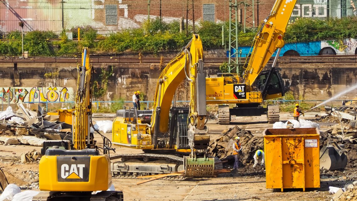 Hansen & Larsen tilbyder ekspertise indenfor både støbt fundament og erhvervsbyggeri Hansen & Larsen tilbyder ekspertise indenfor både støbt fundament og erhvervsbyggeri