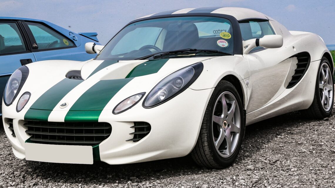 Kør selv sportsvogn eller prøvekør en Lotus Elise hos Padborg Park